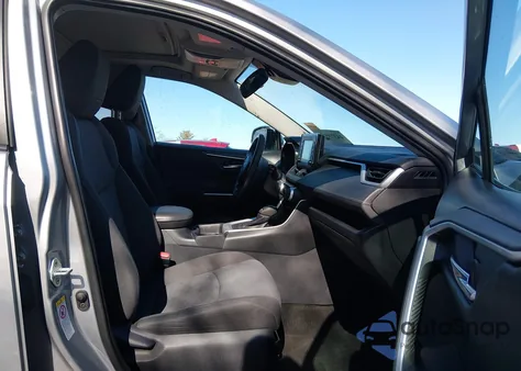 2019 Toyota Rav4 Xle from USA, damaged, VIN 2T3W1RFV2KW016147